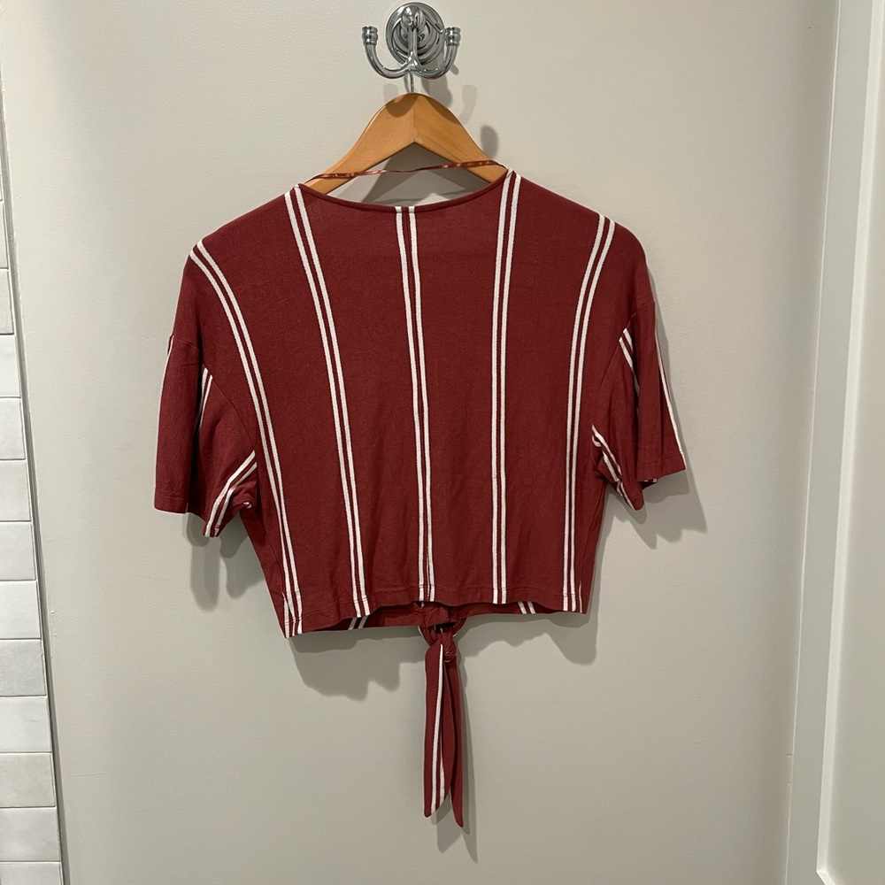 Crop top - Picture 2 of 3